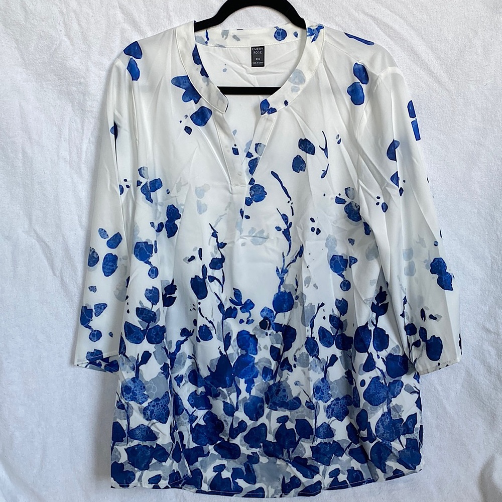 Emery Rose/Shein white and blue Ombré floral blouse size XXL